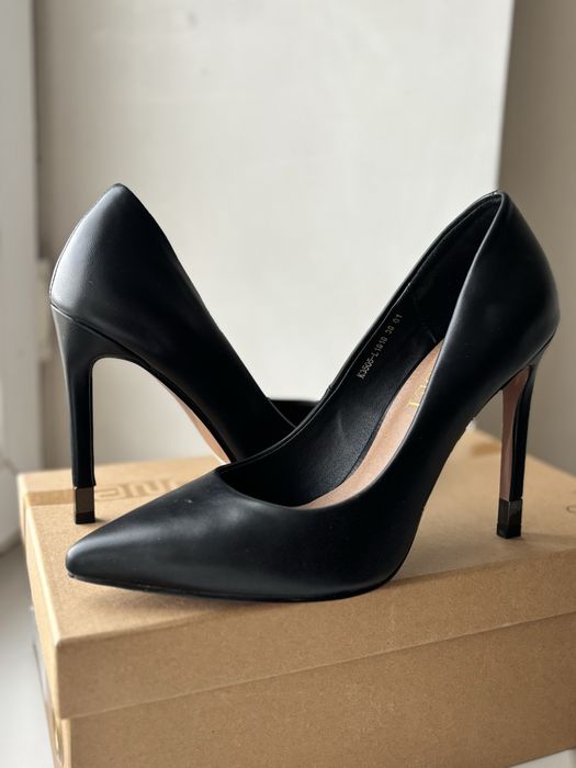 Женская одежда, обувь