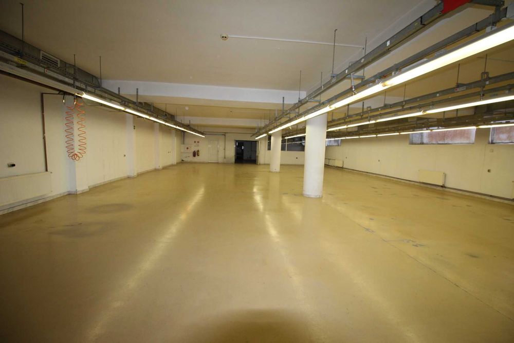 Продава се Промишлена сграда в Русе, Централен кооп. пазар - 550 кв.м за 3 €/кв.м - Снимка #1