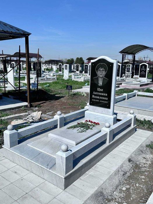 Корейские памятники из черного гранита и мрамора