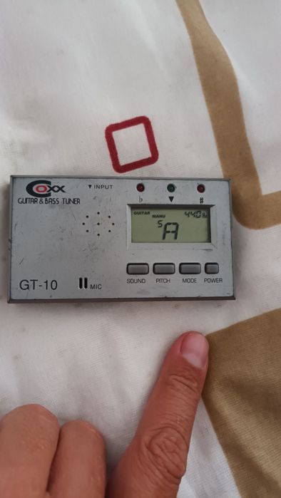 Tuner & Metronom pentru instrumente muzicale