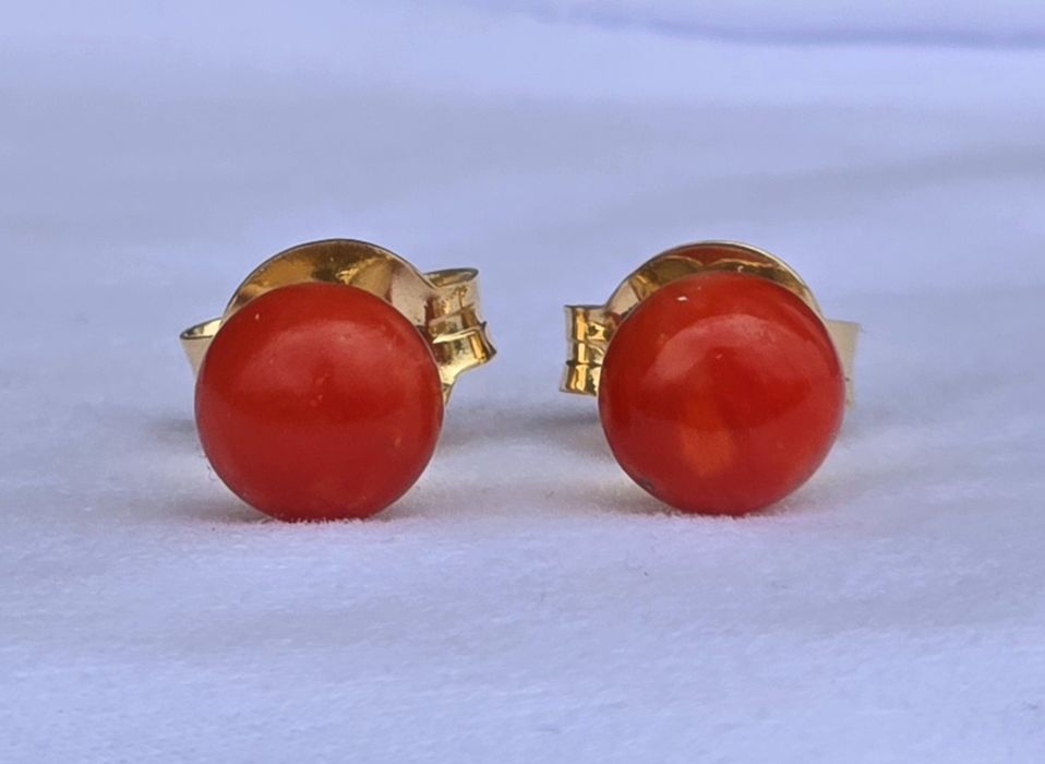 Cercei din aur galben 18k cu coral natural, handmade