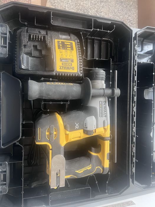 Акумулаторен перфоратор DeWALT DCH172