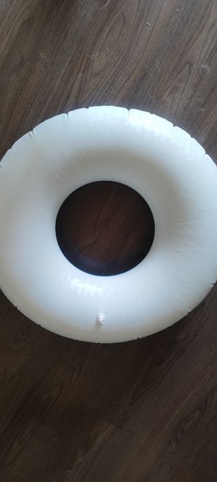 Надувной плавательный круг