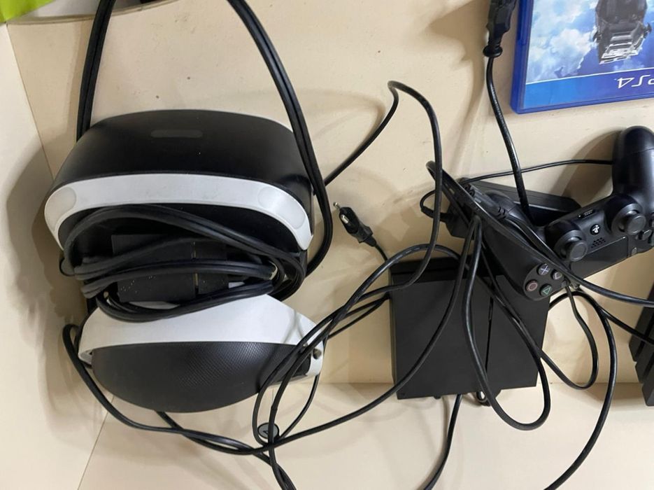 Playstation 4 pro + PlayStation VR + диски + камера+ move