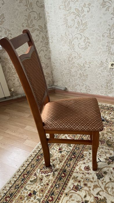 Стол стулья для зала