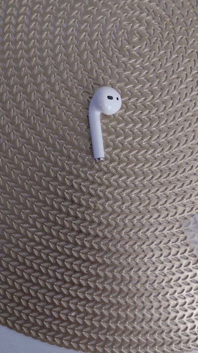 Меняю левый наушник   I pods  на правый