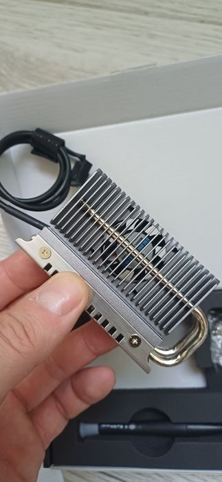Radiator M.2 SSD cu ventilator pentru NVMe/SATA