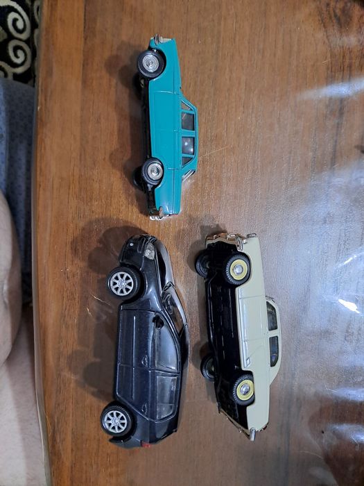 Модельки 1:43 продам