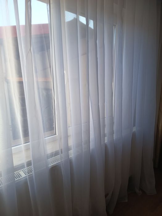 Două bucăți de 400x240 cm, lățimea 400cm și înălțimea 240 cm.