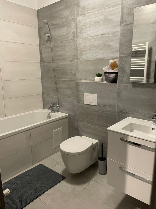 Inchiriez apartament Adora Park