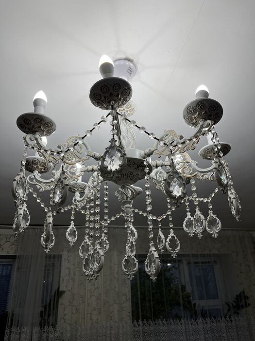 Срочно продается 4 люстры