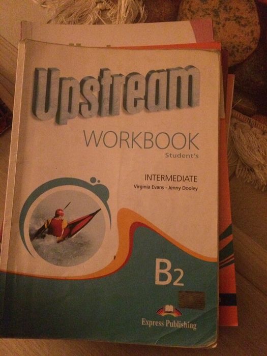 Продавам учебници на половин цена