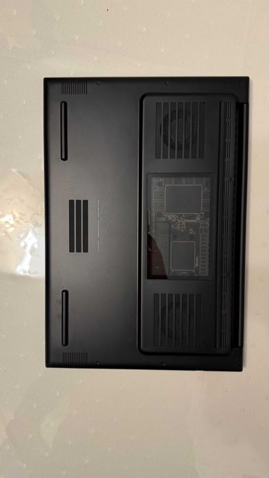 RAZER BLADE 18 2025 + Razer Basilisk V3 Pro 35K + Razer Gigantus V2