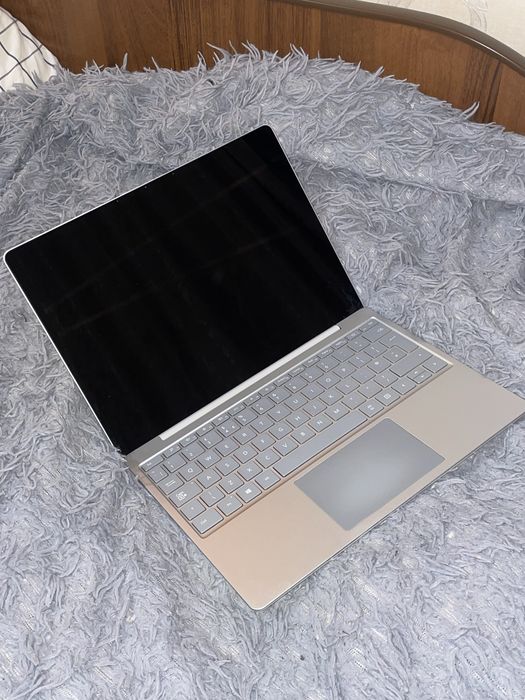 Microsoft Surface Laptop Go 1943