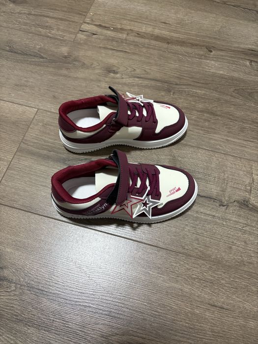Продам детские кроссовки для девочки