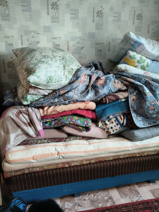 Подушки пуховые, матрасы ватные,  одеяла