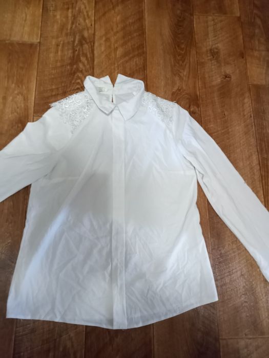 Продам школьные блузки и кофты