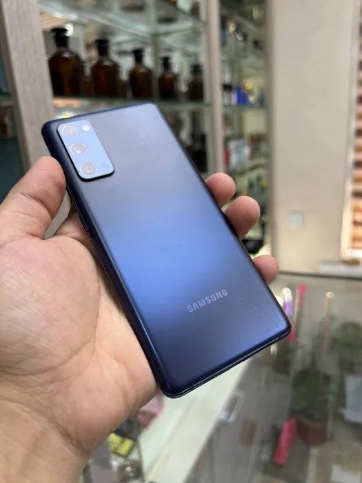 Продаётся Samsung S20fe 8/128gb Blue в идеальном состаяние