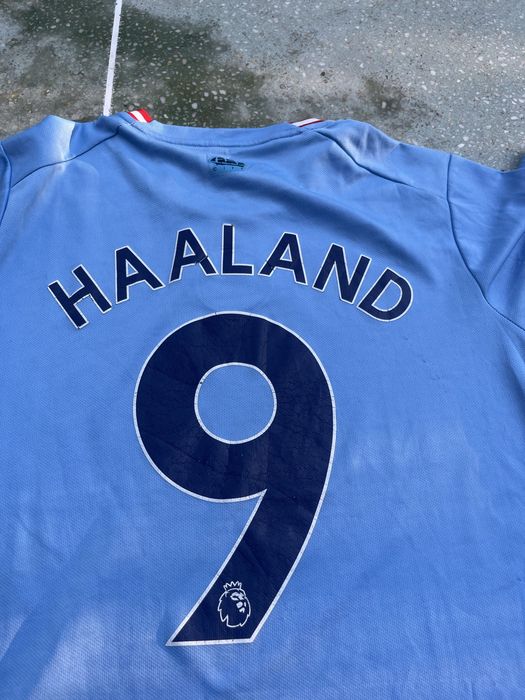 Тениска на Норвежкия нападател на Ман Сити Ерлинг Халанд