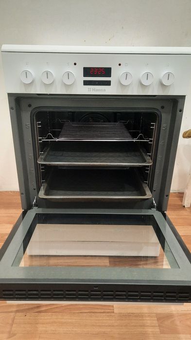 Продам стеклокерамическую плиту HANSA