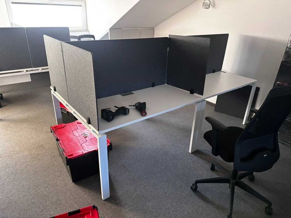 Квадратен офис бенч с прегради – 260×130×75 см