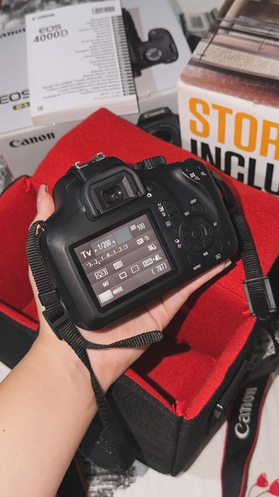 Продаю Canon EOS 4000D в отличном состоянии!