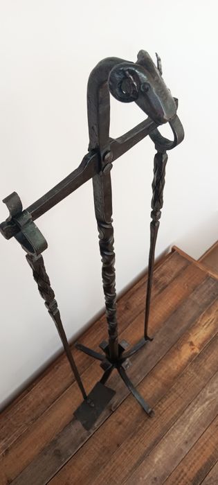 Прибори за камина от ковано желязо