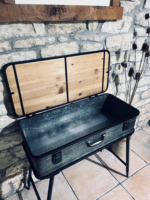 Конзолна масичка