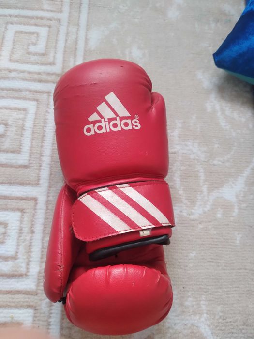 Боксерские перчатки адидас
