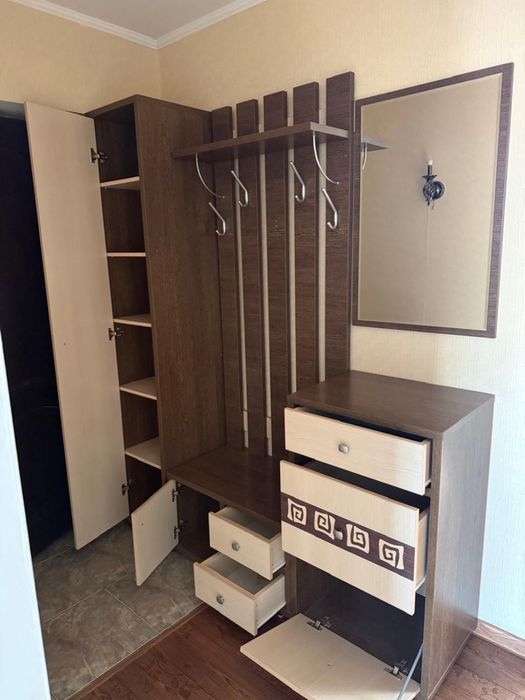 Продам прихожий шкаф