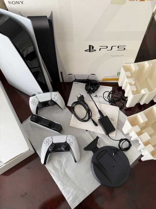 Продам Playstation 5 с дисководом с подпиской и играми