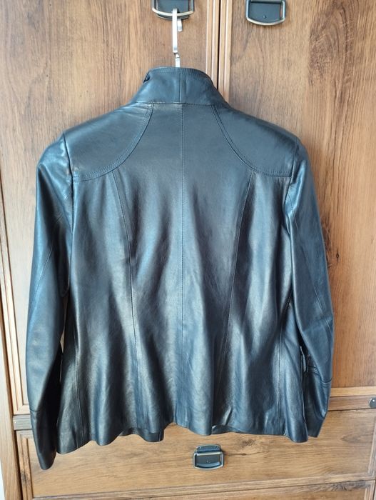 Продам женскую куртку