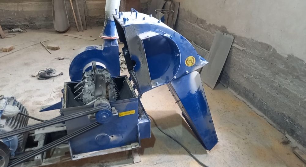 Drabilka yangi sotiladi 24 ta tishli. Biqinidan somon maydalaydi