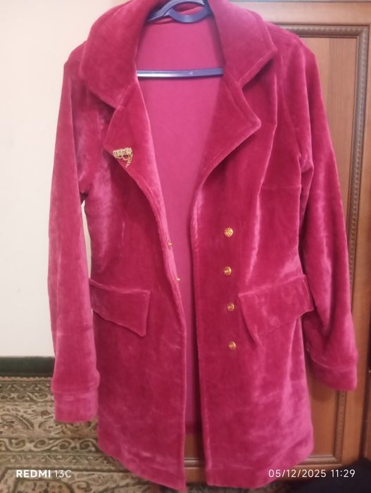 Plash trench yangi holatda 2 - 3 marta keyilgan ideal holatda. Oq koja