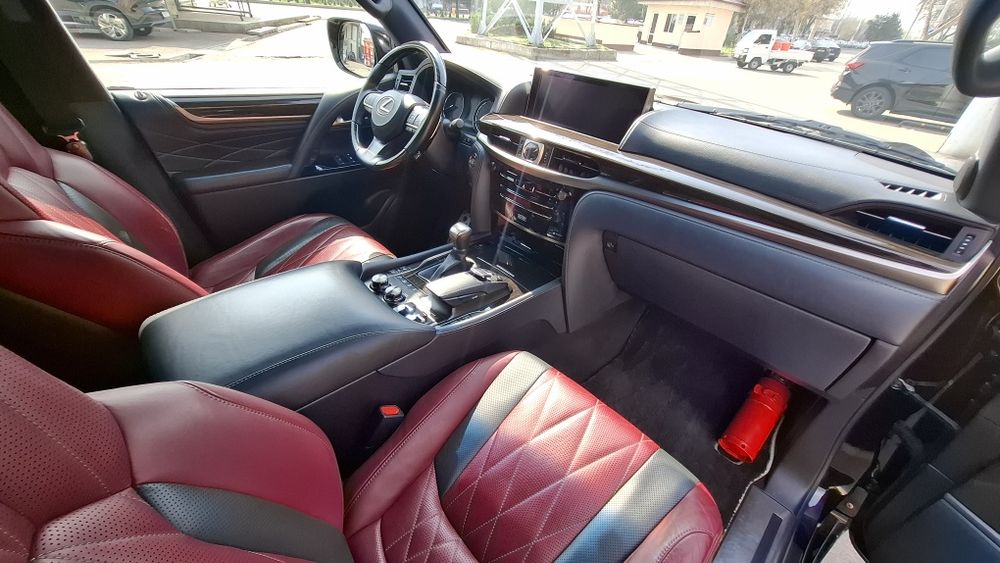 Lexus LX 570   Kuro Black Edition. Насия. савдо берлади