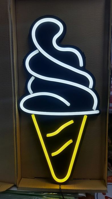 Neon tablichka open, ochiq, welcome