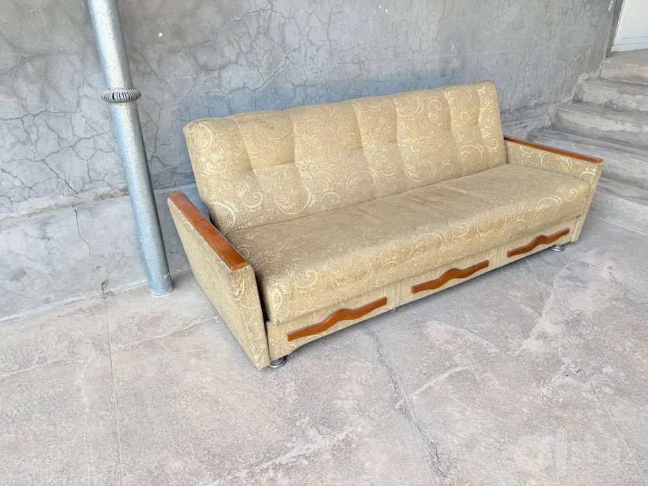 Divan sotiladi 500.000 min