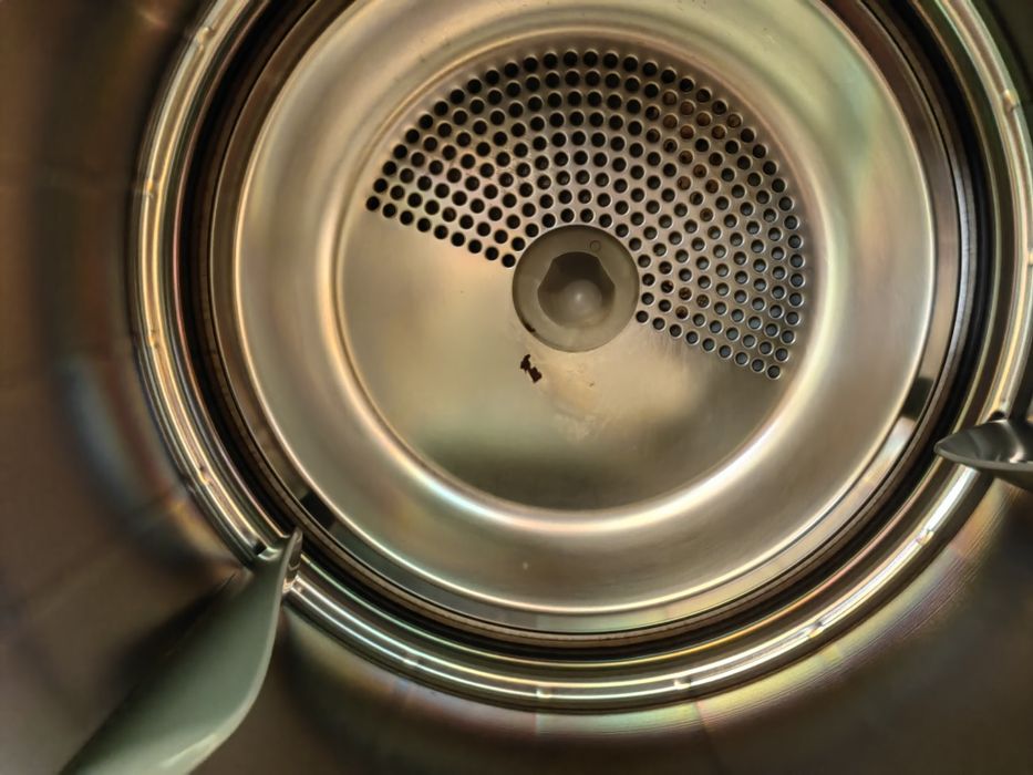 Продавам сушилня AEG