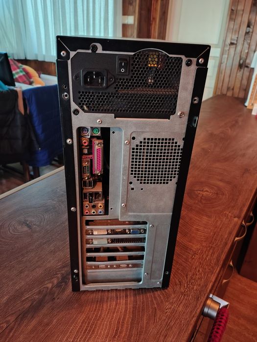 Компютър и монитор windows 11