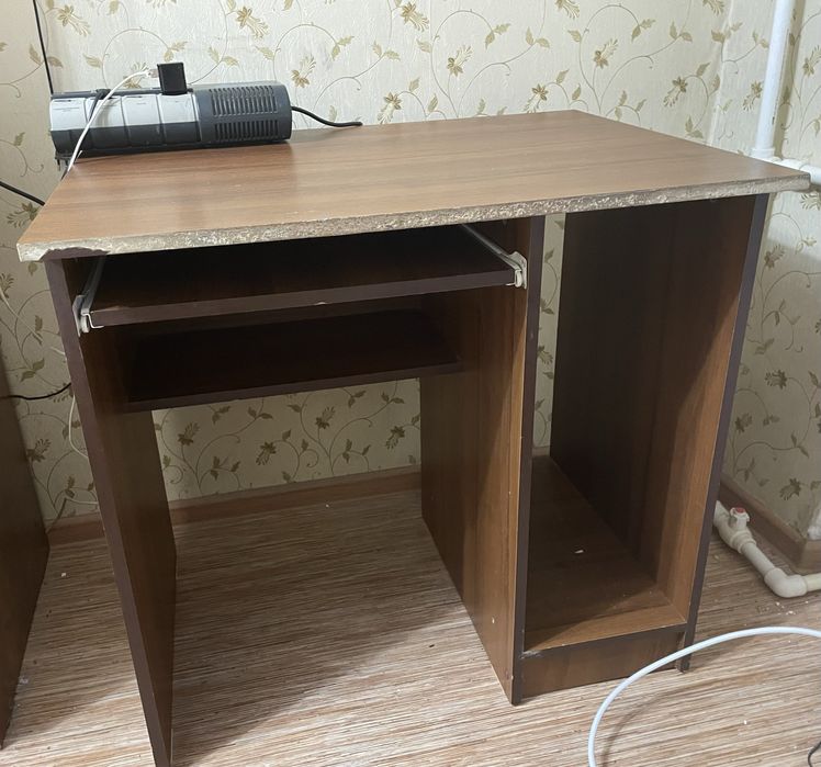 Срочно продается компьютерный столик