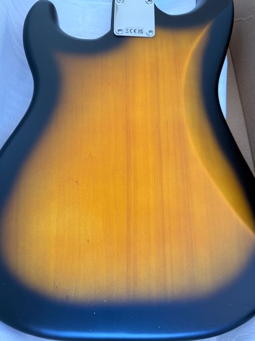Chitara electrica Squier by Fender Debut Stratocaster - Sunburst - noua, in cutie - configuratie HSS