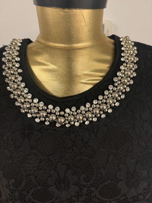 Rochie  neagra + pantofi rosii Answer