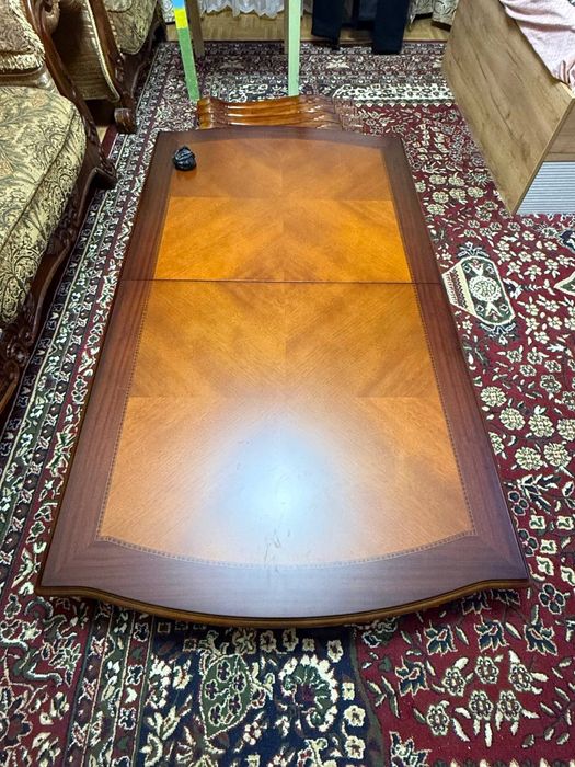 Продаю стол раздвижной импортный из дерева в хорошем состояние