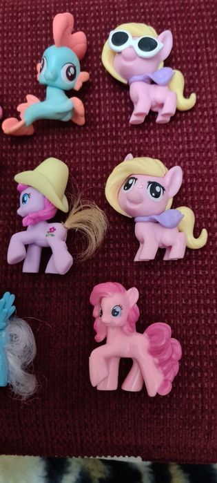 Продаются киндер-игрушки лошадки.