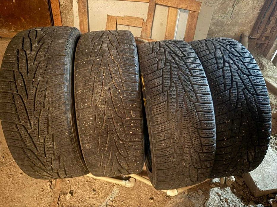 Зимние шины 215/45/17