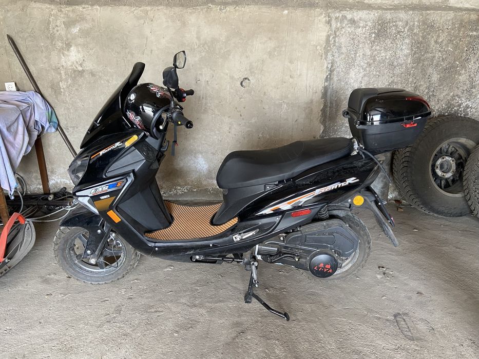 Продам скутер с документами.