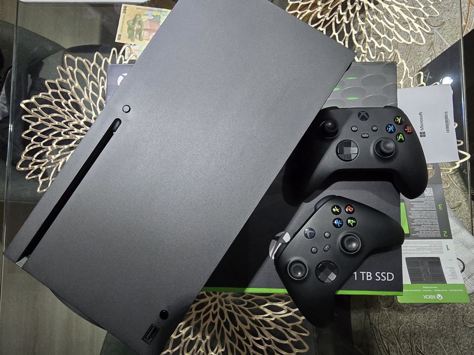 Xbox series X 1tb nou cu doua controllere