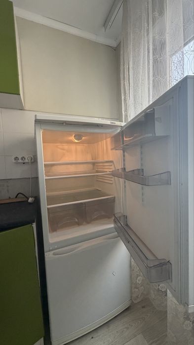 Продается холодильник Атлант