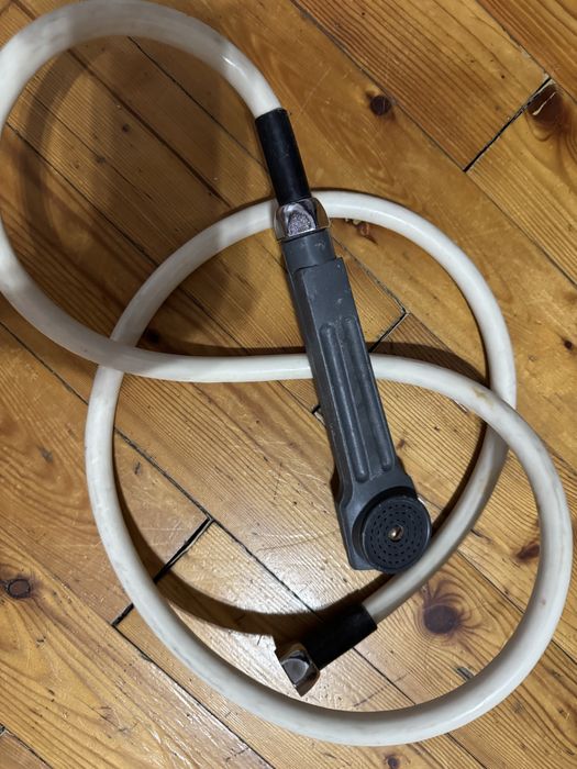 Лейка со  шлангом