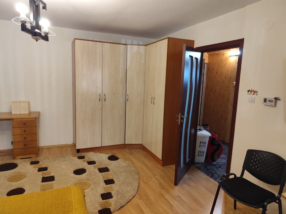 Închiriez garsoniera